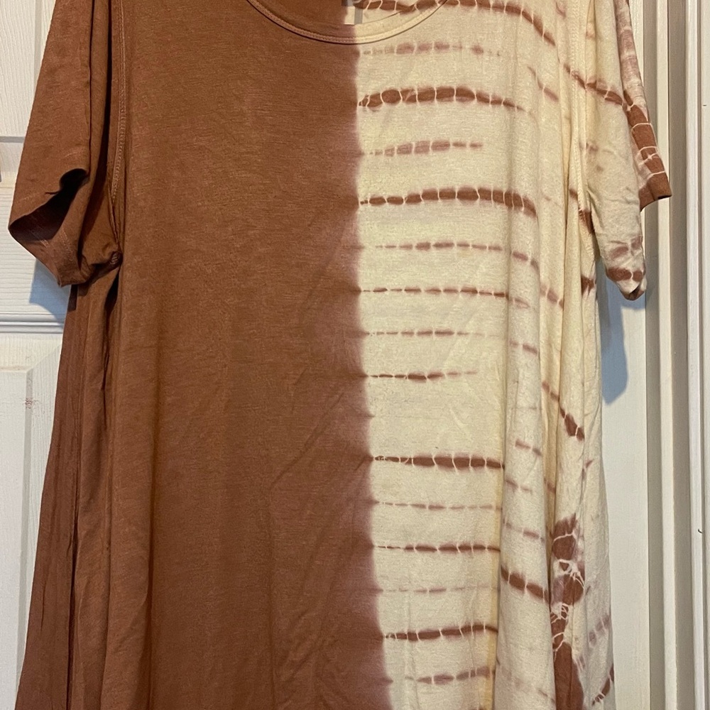 Entro size large boutique tie dyed top